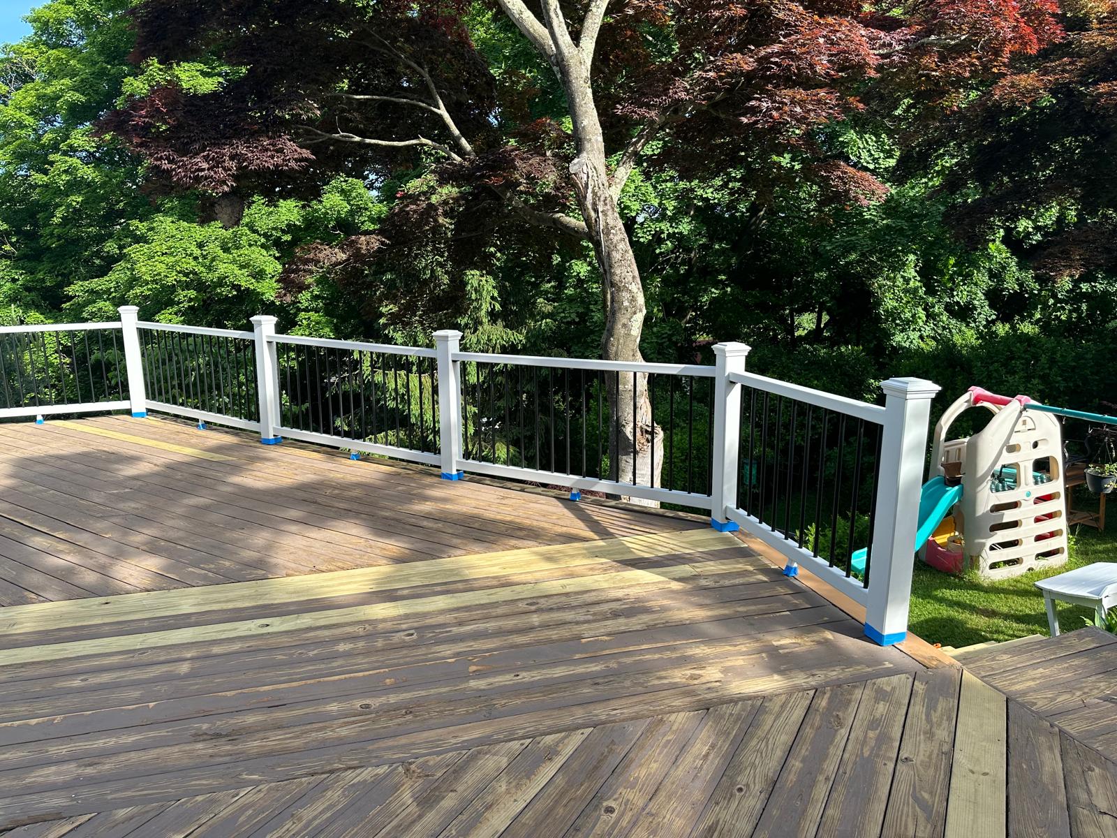 Solid Stained Deck - Image 10